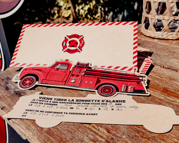 Assiette Carton Anniversaire Pompier 28.4cm - Paquet de 8